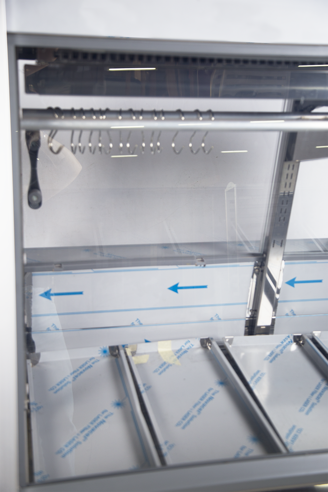 EXHIBIDORA CARNICERA 1.5MTS CON DEPOSITO LUXURY - Imagen 4